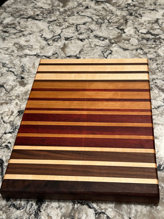 Edge grain cutting board